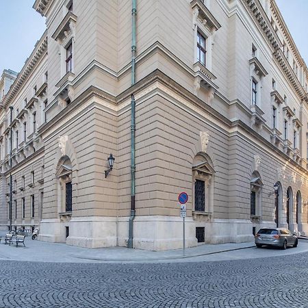 Melody Meadow Apartment Budapest Bagian luar foto