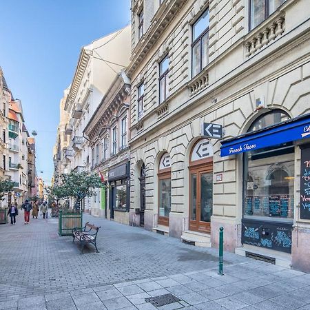 Melody Meadow Apartment Budapest Bagian luar foto