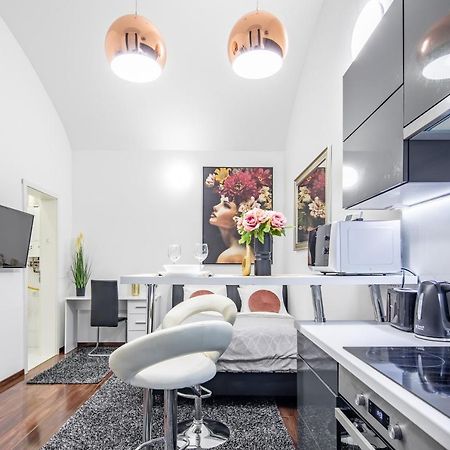 Melody Meadow Apartment Budapest Bagian luar foto