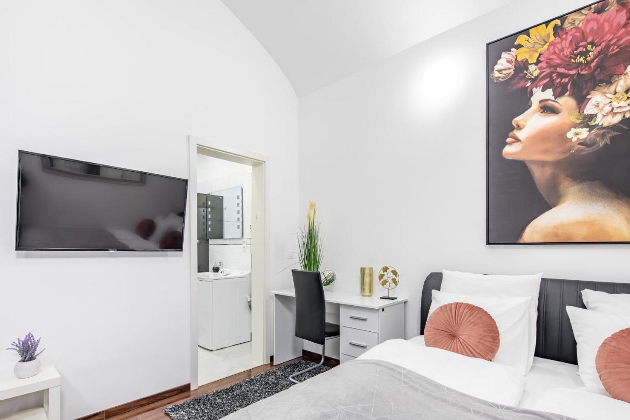 Melody Meadow Apartment Budapest Bagian luar foto